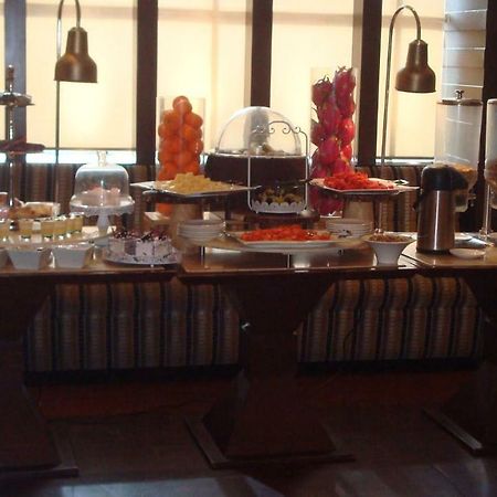 Hotel Royal Cliff Kanpur Extérieur photo