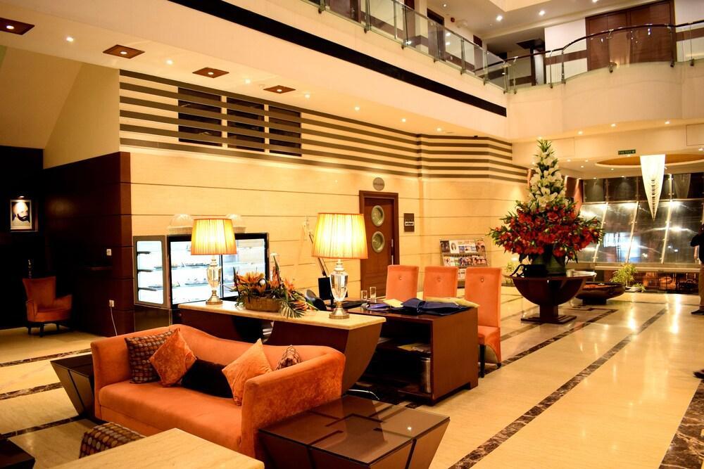 Hotel Royal Cliff Kanpur Extérieur photo