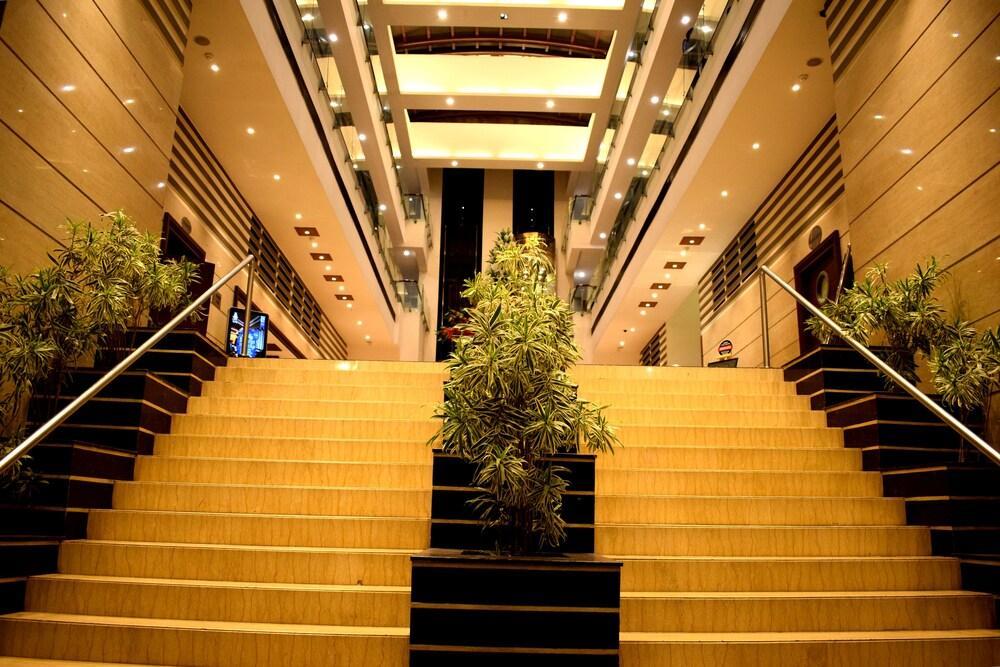 Hotel Royal Cliff Kanpur Extérieur photo