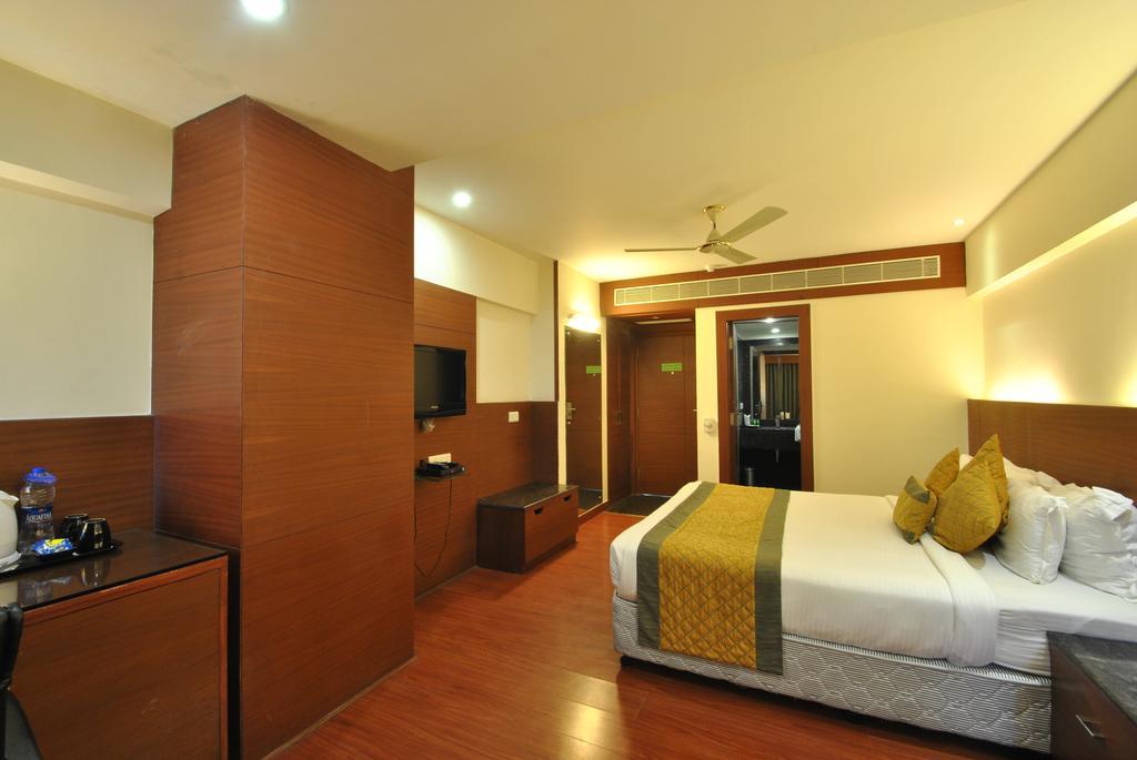 Hotel Royal Cliff Kanpur Extérieur photo