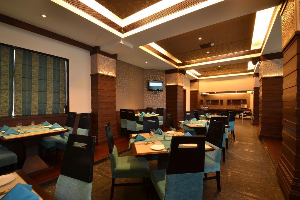 Hotel Royal Cliff Kanpur Extérieur photo