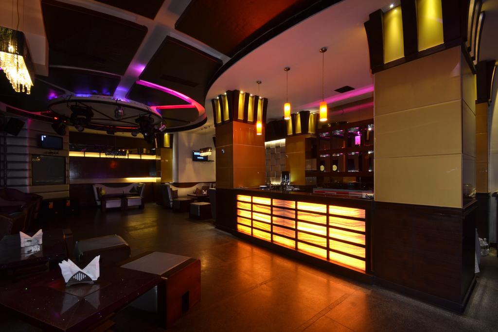 Hotel Royal Cliff Kanpur Extérieur photo