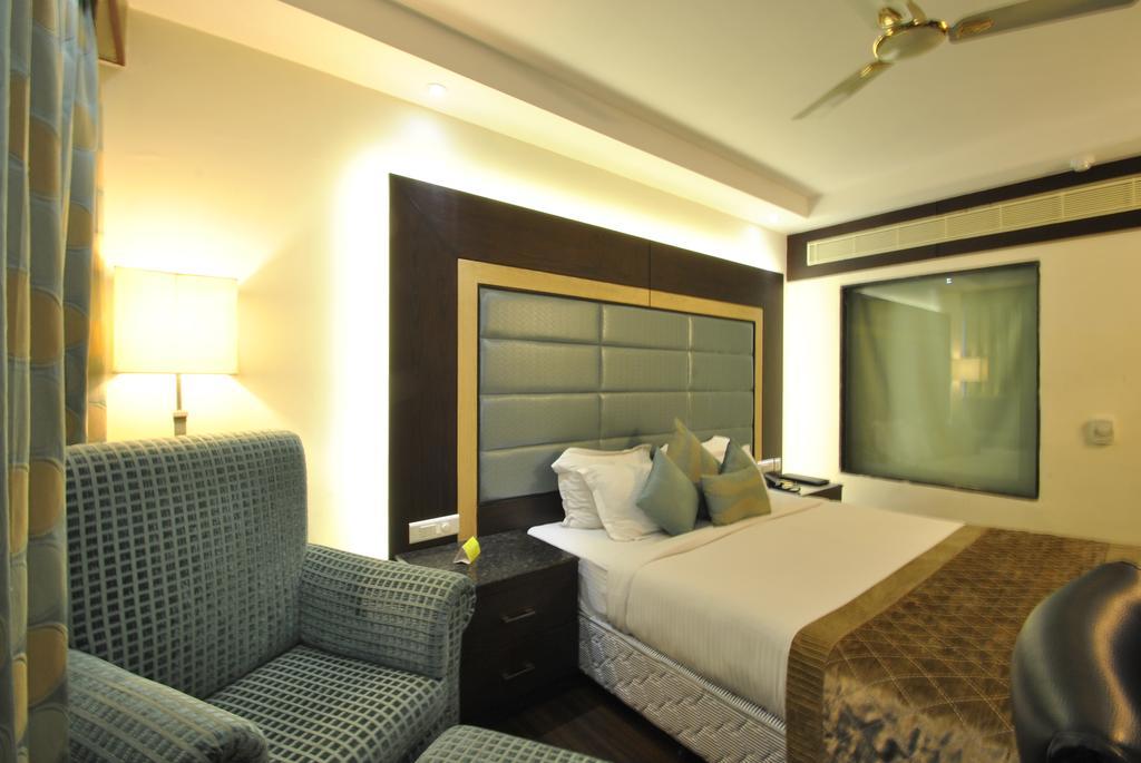 Hotel Royal Cliff Kanpur Extérieur photo