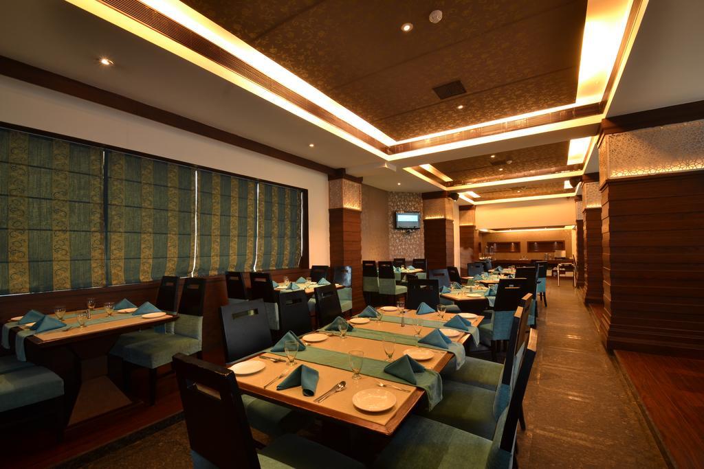 Hotel Royal Cliff Kanpur Extérieur photo