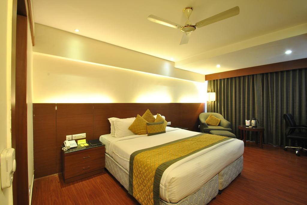 Hotel Royal Cliff Kanpur Extérieur photo