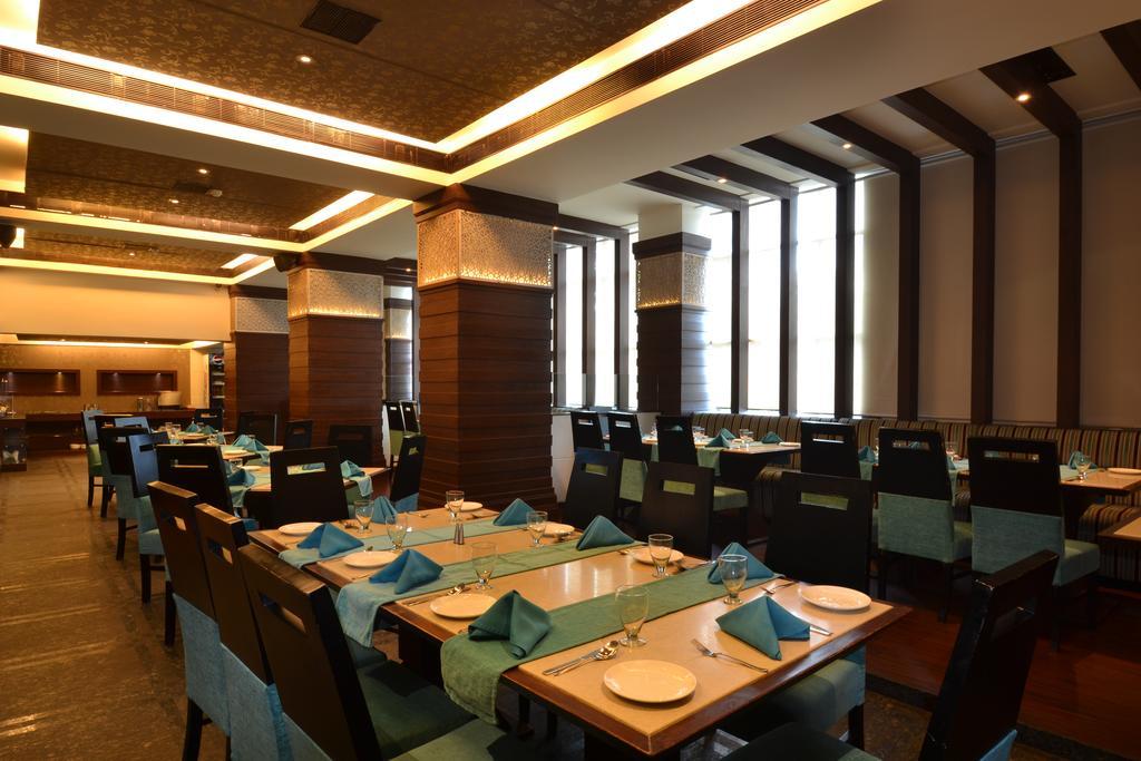 Hotel Royal Cliff Kanpur Extérieur photo