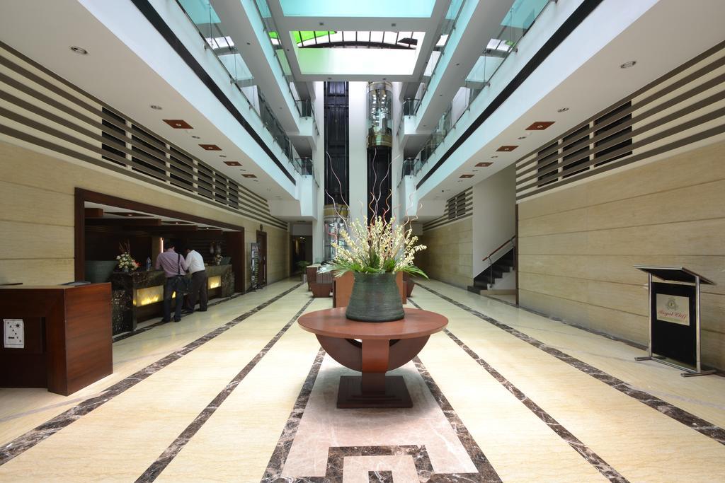 Hotel Royal Cliff Kanpur Extérieur photo