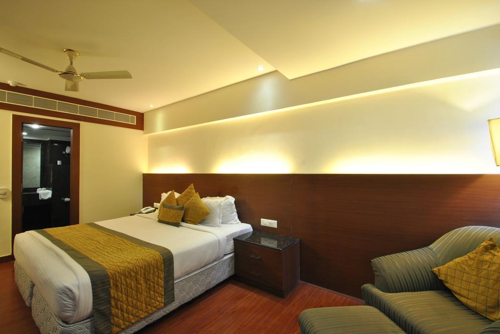 Hotel Royal Cliff Kanpur Extérieur photo