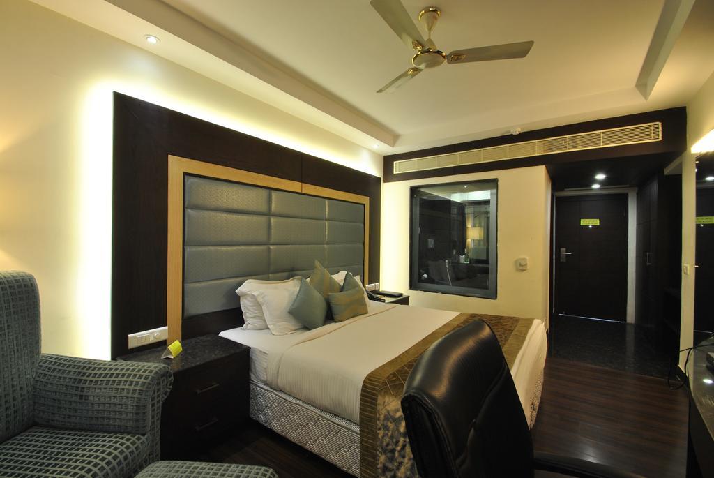 Hotel Royal Cliff Kanpur Extérieur photo