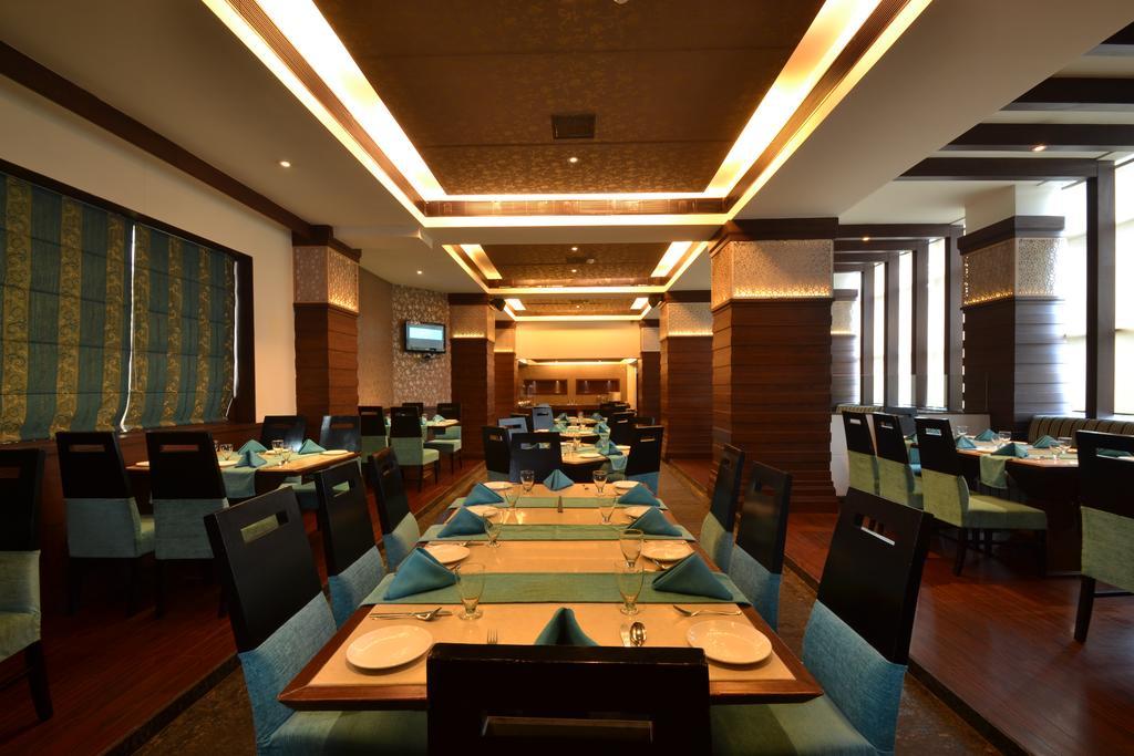 Hotel Royal Cliff Kanpur Extérieur photo