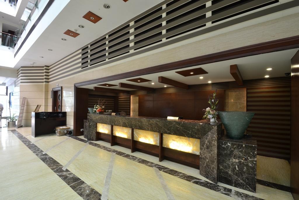Hotel Royal Cliff Kanpur Extérieur photo