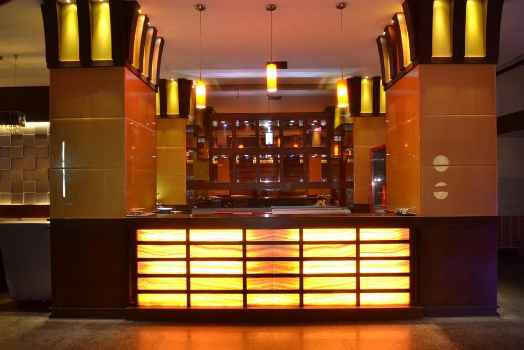 Hotel Royal Cliff Kanpur Extérieur photo
