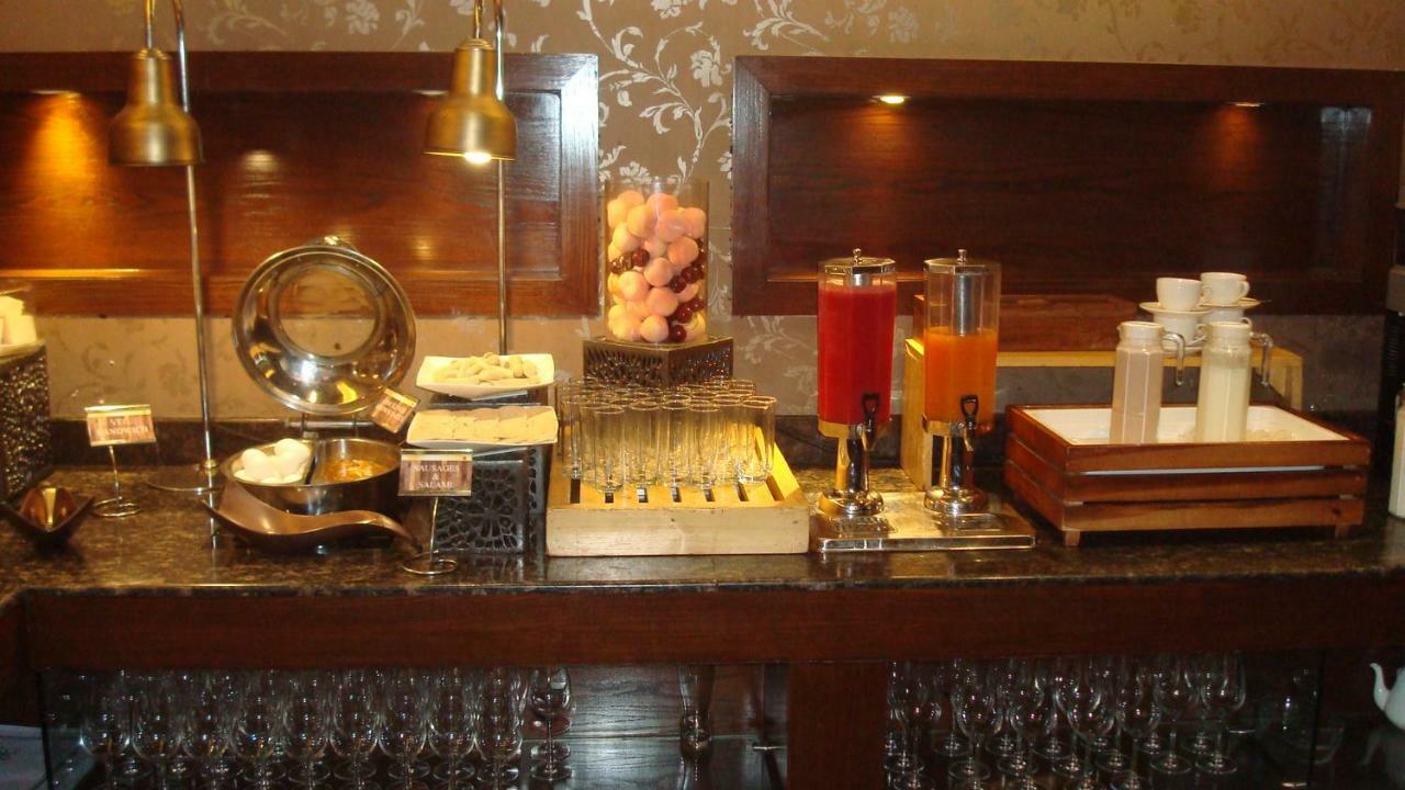 Hotel Royal Cliff Kanpur Extérieur photo