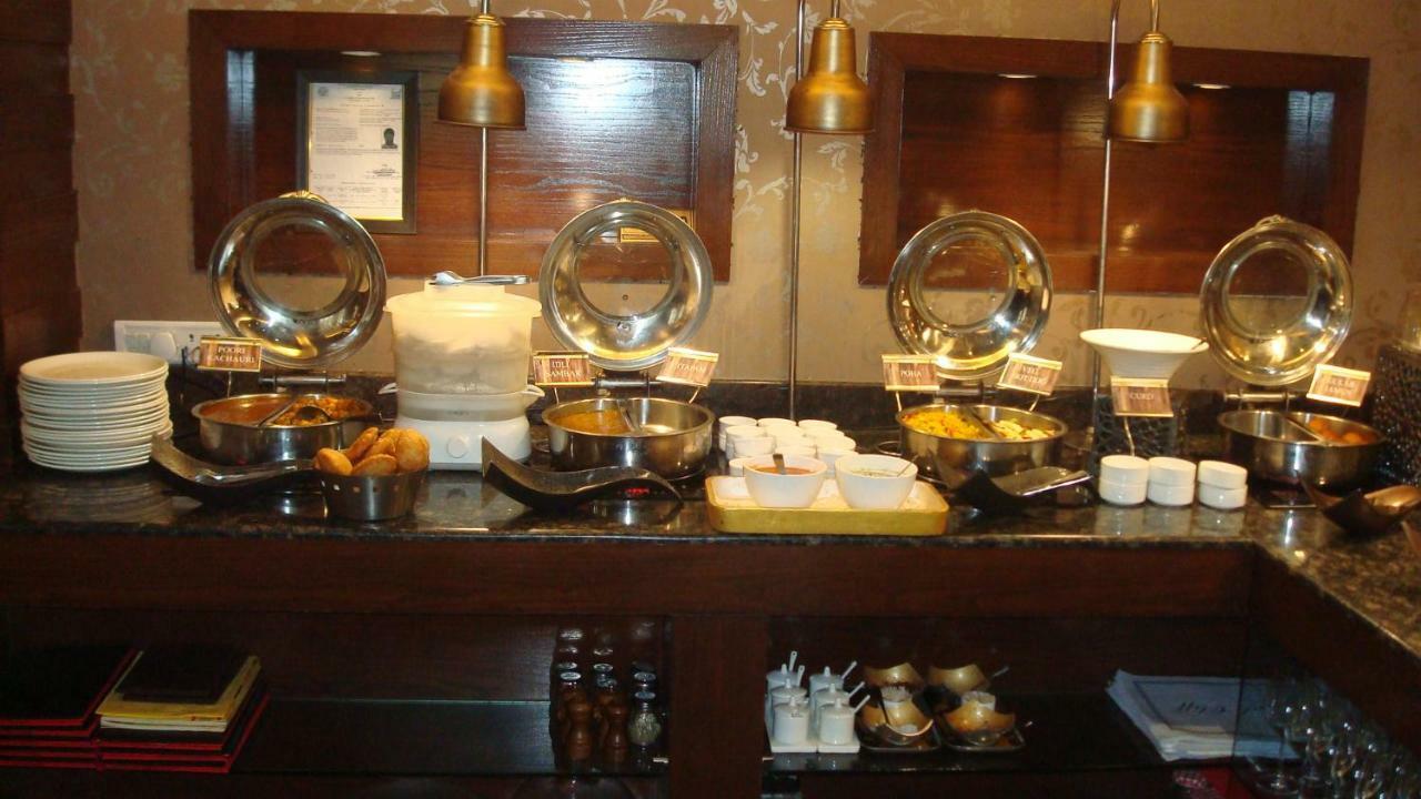 Hotel Royal Cliff Kanpur Extérieur photo