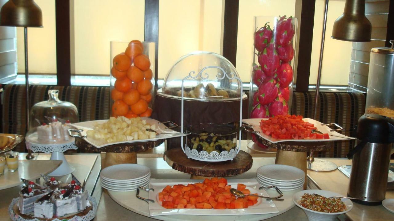 Hotel Royal Cliff Kanpur Extérieur photo