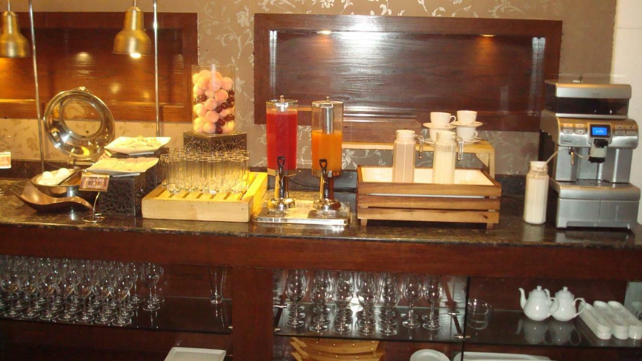 Hotel Royal Cliff Kanpur Extérieur photo